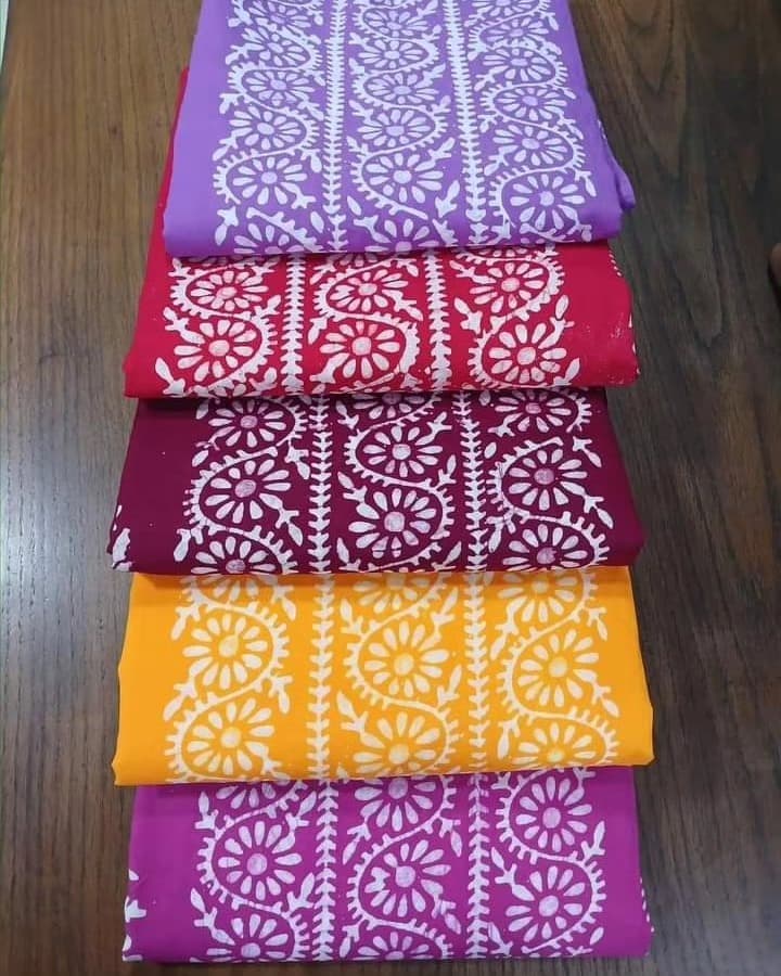 মোমবাটিক থ্রিপিস